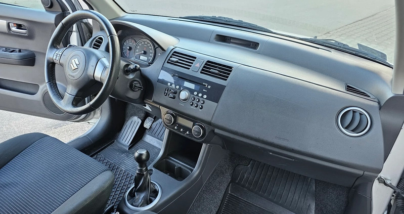 Suzuki Swift cena 13900 przebieg: 119000, rok produkcji 2010 z Sokołów Małopolski małe 529